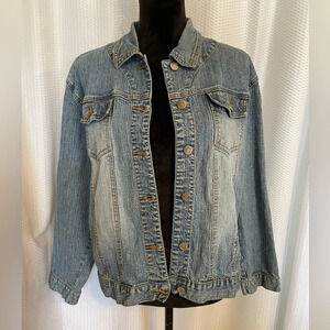 Chico’s light washed denim Jean jacket size 2